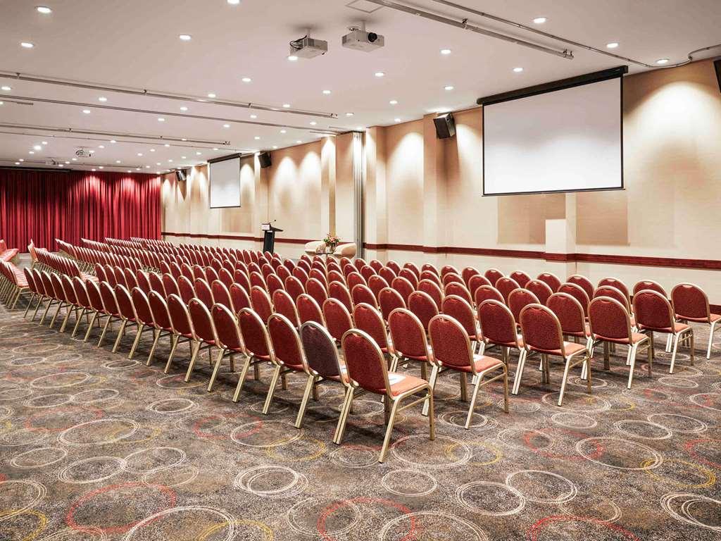 Novotel Perth Langley Екстер'єр фото
